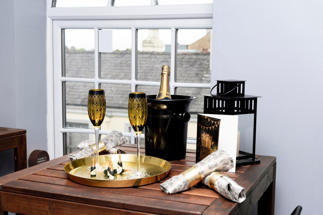 The Penthouse Gathering - Town Centre - Sleeps Up To 16 Wrexham Exterior foto