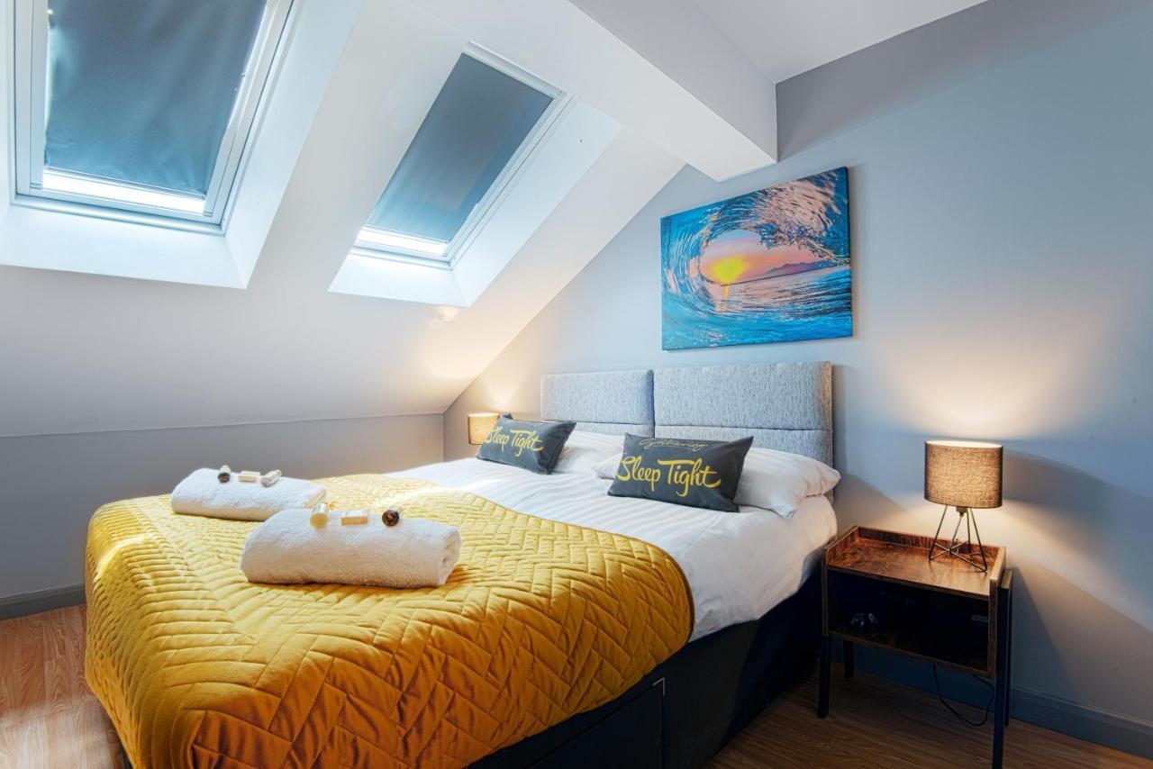 The Penthouse Gathering - Town Centre - Sleeps Up To 16 Wrexham Exterior foto